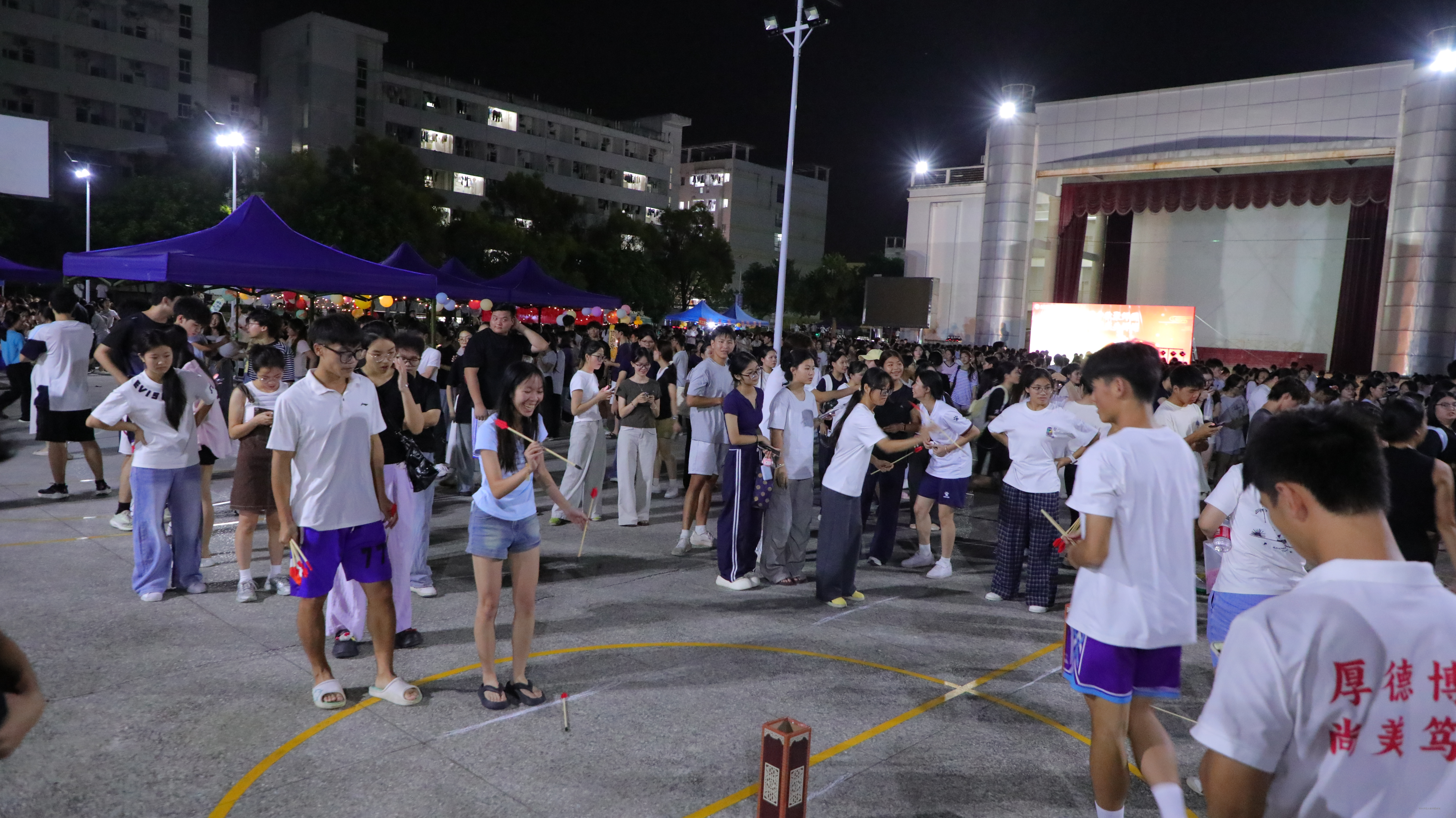 beat365官网顺利举行“月圆中秋聚师园，师生同庆共婵娟”2026年中秋游园晚会